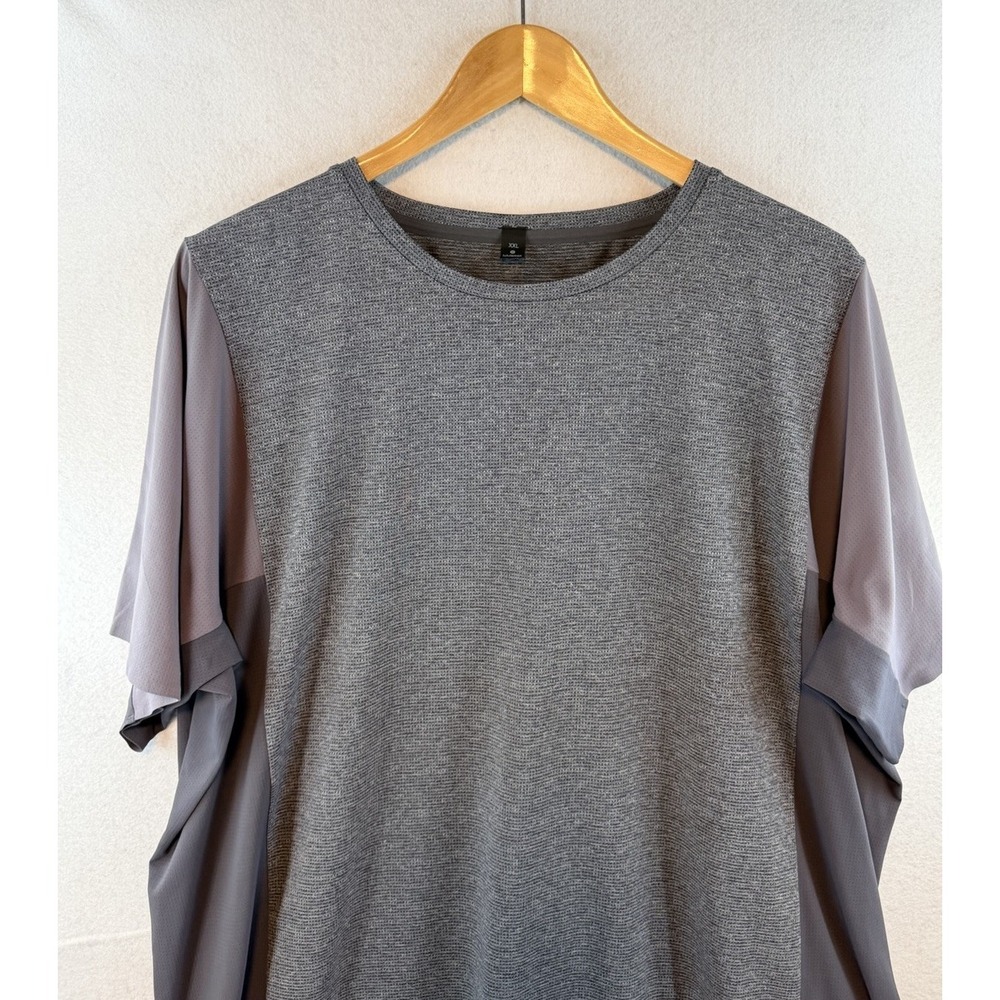Lululemon Robert Geller Mens Take The Moment T-Shirt Gray Workout Athletic, XXL